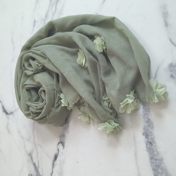 Green light weight scarf - Picture 4 of 5